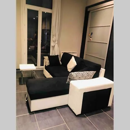 Appartement T4 Spacieux Dans Quartier Animé De Idéal Pour Visa Pour L’image