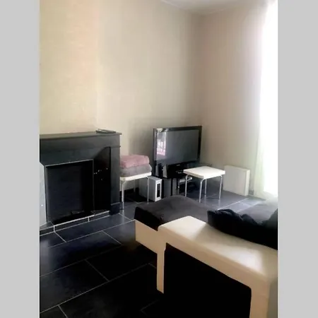 T4 Spacieux Dans Quartier Animé De Idéal Pour Visa Pour L’image