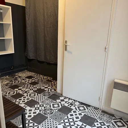 T4 Spacieux Dans Quartier Animé De Idéal Pour Visa Pour L’image